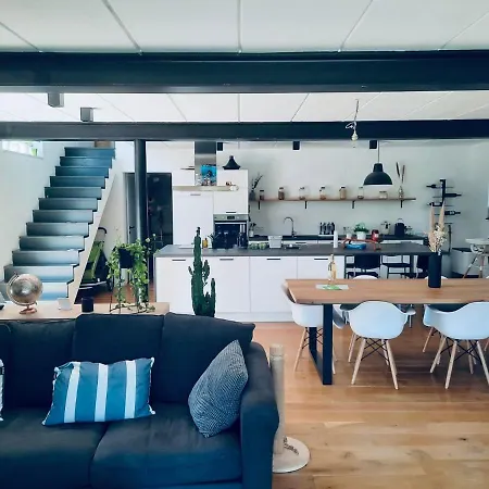 Maison Recemment Construite Et Tres Chaleureuse * ティユー