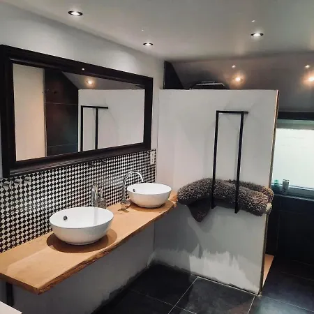Maison Recemment Construite Et Tres Chaleureuse 別荘 ティユー