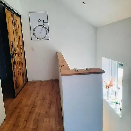Maison Recemment Construite Et Tres Chaleureuse ティユー